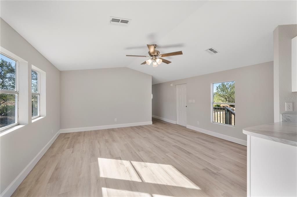 En Venta: $229,950 (3 camas, 2 baños, 1216 Pies cuadrados)