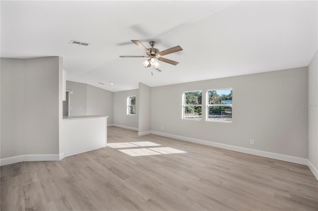 En Venta: $229,950 (3 camas, 2 baños, 1216 Pies cuadrados)