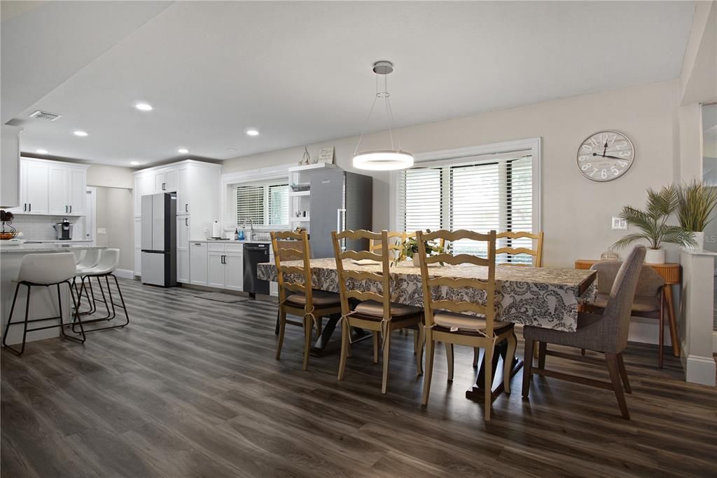 Под контрактом: $2,600 (4 спален, 4 ванн, 2671 Квадратных фут)