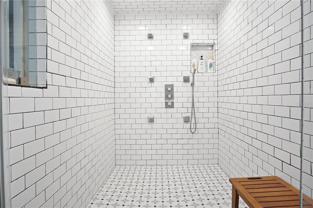 Под контрактом: $2,600 (4 спален, 4 ванн, 2671 Квадратных фут)