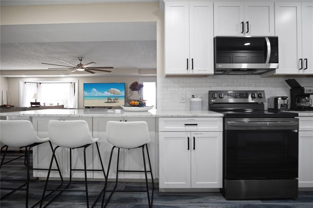 Под контрактом: $2,600 (4 спален, 4 ванн, 2671 Квадратных фут)