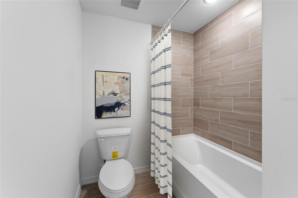 En Venta: $313,990 (3 camas, 2 baños, 1469 Pies cuadrados)