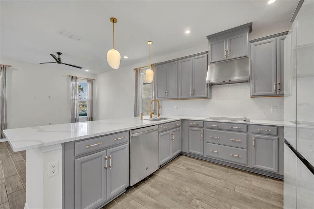 待售: $739,990 (4 贝兹, 2 浴室, 2196 平方英尺)