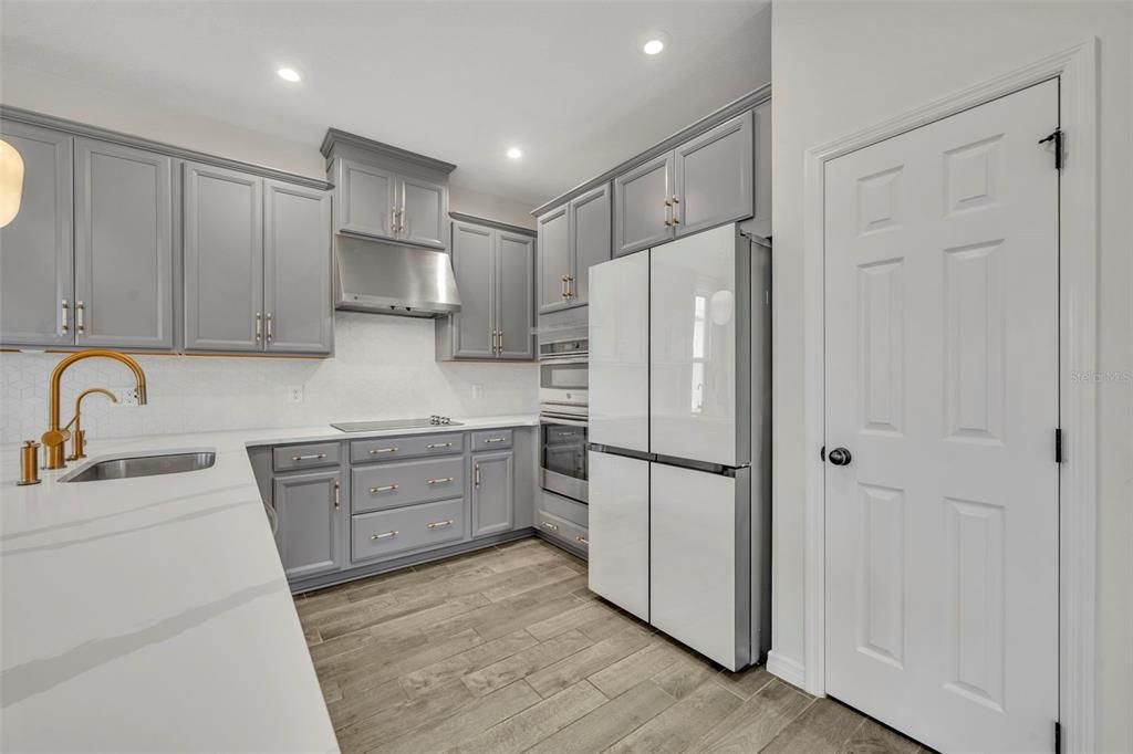 待售: $739,990 (4 贝兹, 2 浴室, 2196 平方英尺)