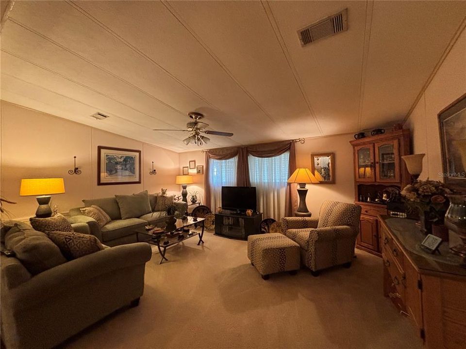 For Sale: $169,400 (2 beds, 2 baths, 1300 Square Feet)