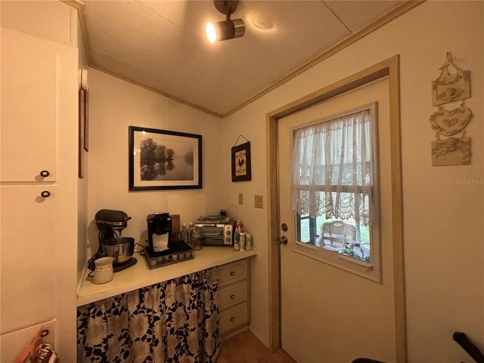For Sale: $169,400 (2 beds, 2 baths, 1300 Square Feet)