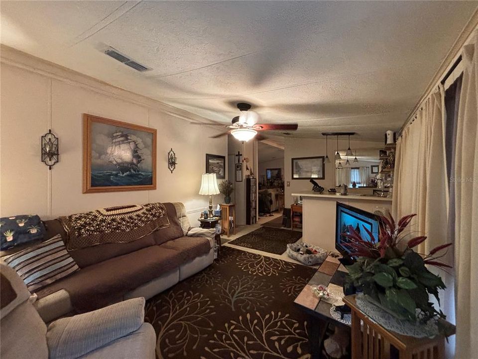 For Sale: $169,400 (2 beds, 2 baths, 1300 Square Feet)