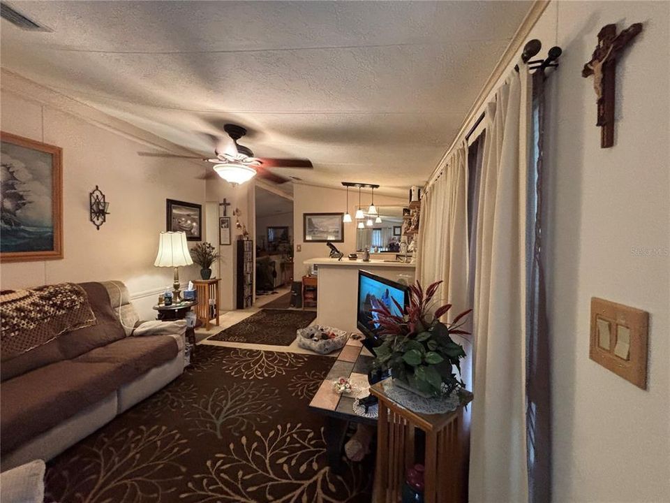 For Sale: $169,400 (2 beds, 2 baths, 1300 Square Feet)