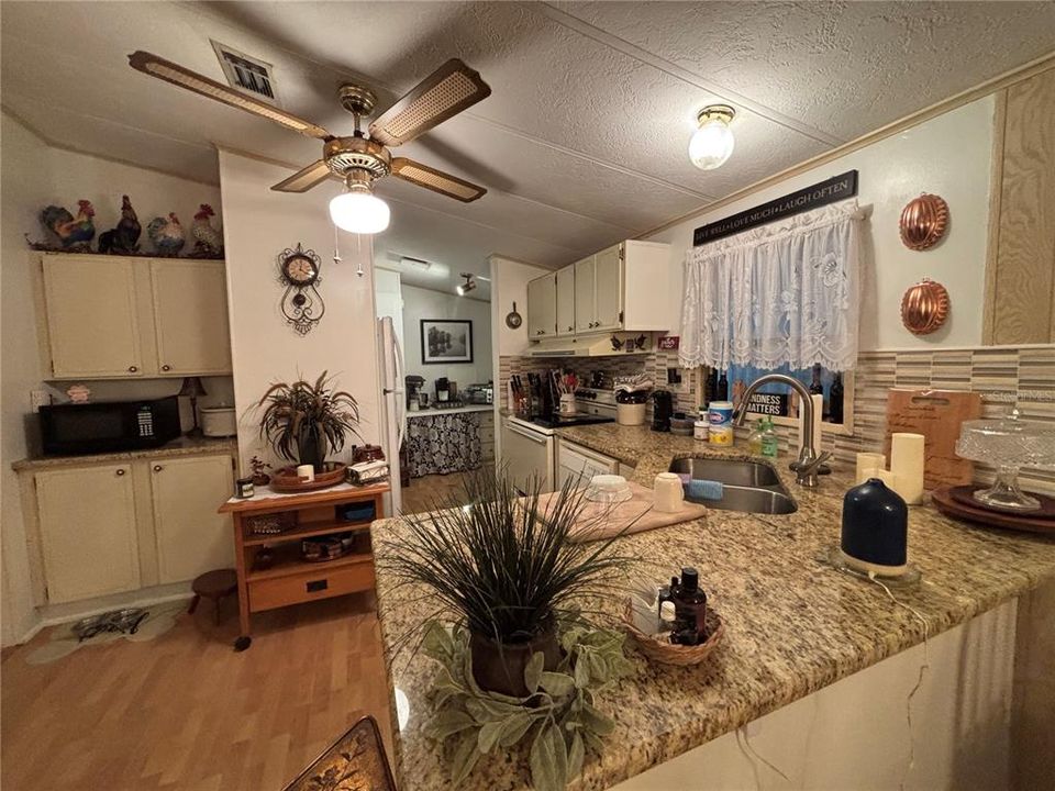For Sale: $169,400 (2 beds, 2 baths, 1300 Square Feet)
