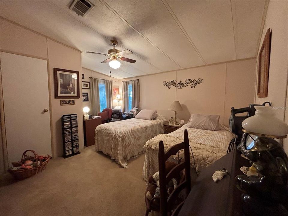 For Sale: $169,400 (2 beds, 2 baths, 1300 Square Feet)