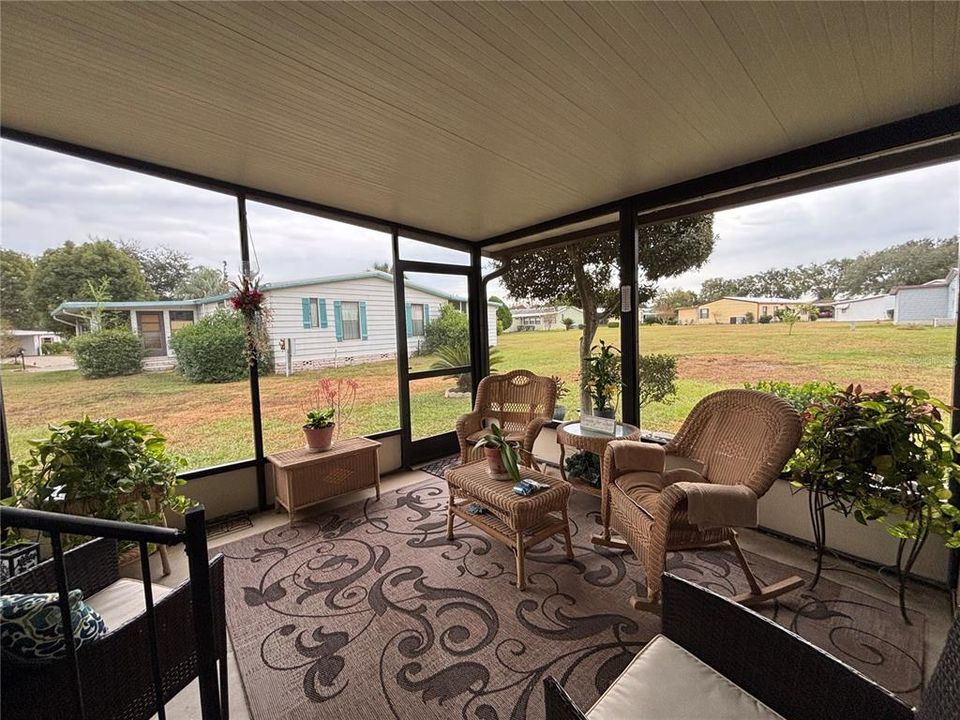 For Sale: $169,400 (2 beds, 2 baths, 1300 Square Feet)