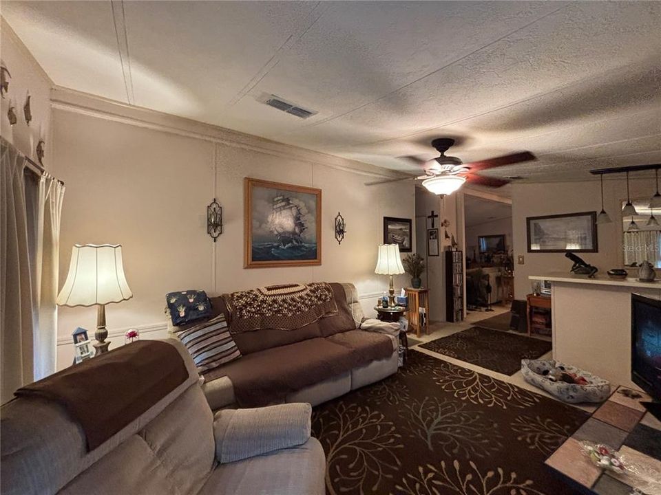 For Sale: $169,400 (2 beds, 2 baths, 1300 Square Feet)