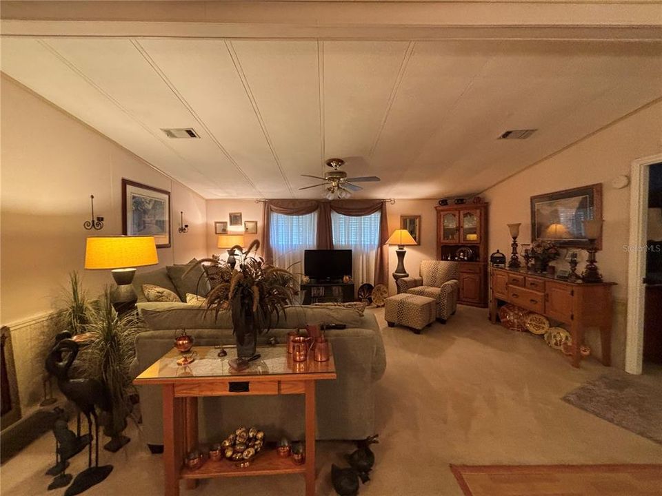 For Sale: $169,400 (2 beds, 2 baths, 1300 Square Feet)