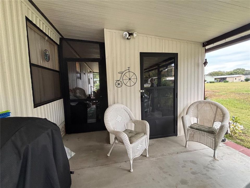 For Sale: $169,400 (2 beds, 2 baths, 1300 Square Feet)