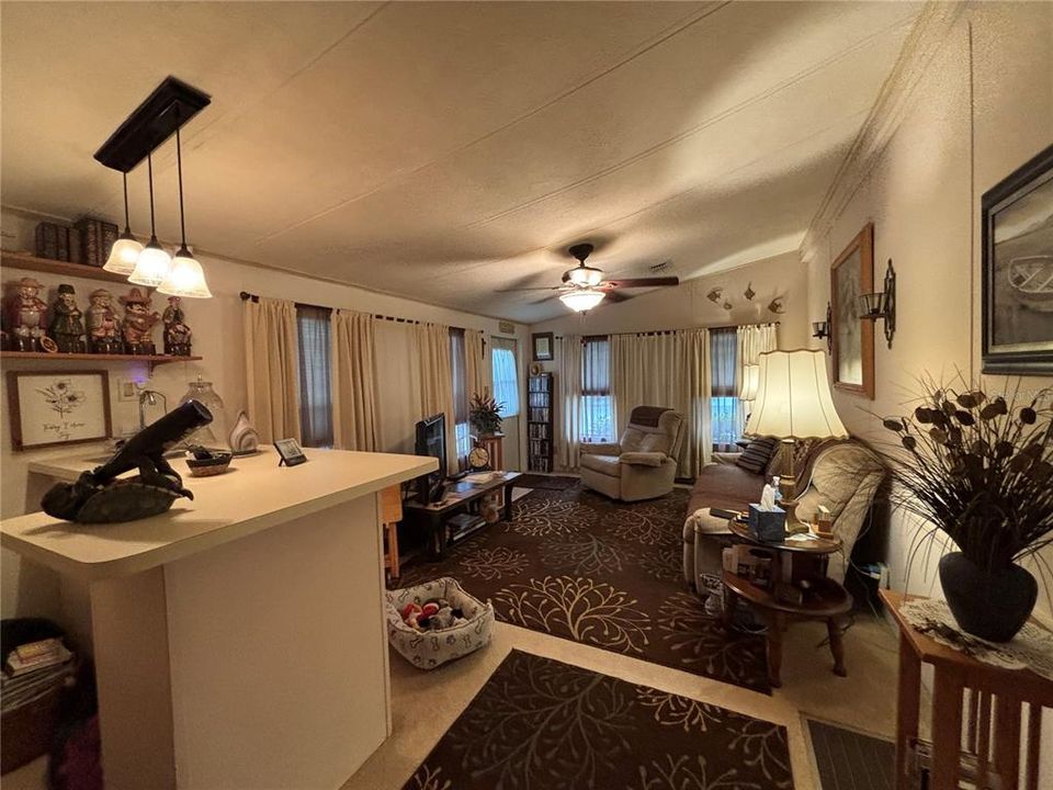 For Sale: $169,400 (2 beds, 2 baths, 1300 Square Feet)