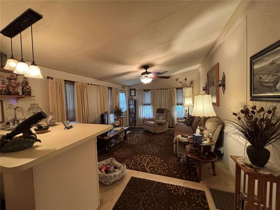 For Sale: $169,400 (2 beds, 2 baths, 1300 Square Feet)