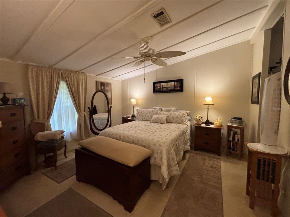 For Sale: $169,400 (2 beds, 2 baths, 1300 Square Feet)