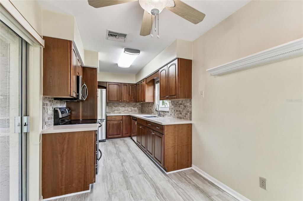 待售: $329,916 (2 贝兹, 2 浴室, 1268 平方英尺)