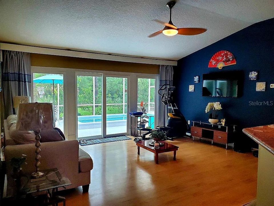 待售: $410,000 (3 贝兹, 2 浴室, 1845 平方英尺)