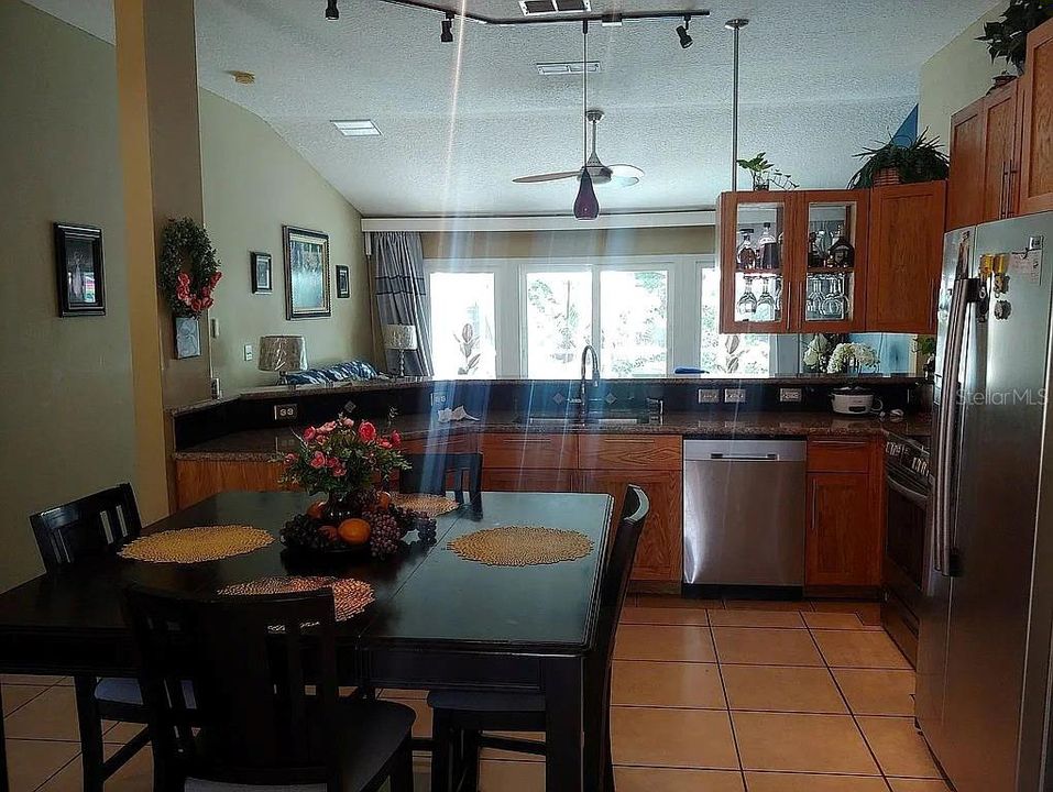 待售: $410,000 (3 贝兹, 2 浴室, 1845 平方英尺)