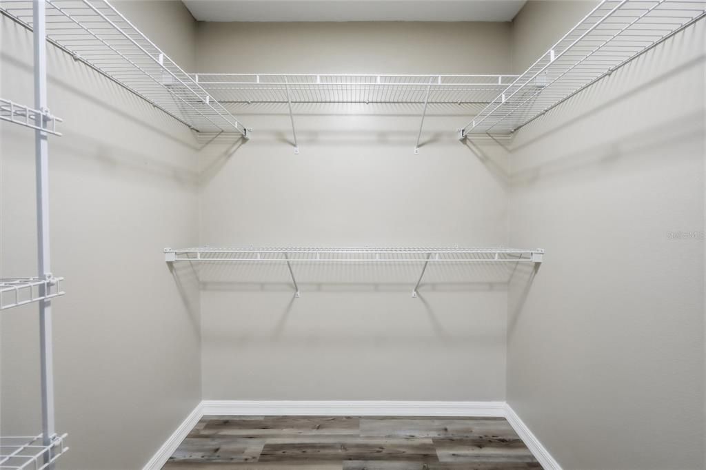 待售: $560,000 (4 贝兹, 2 浴室, 2256 平方英尺)