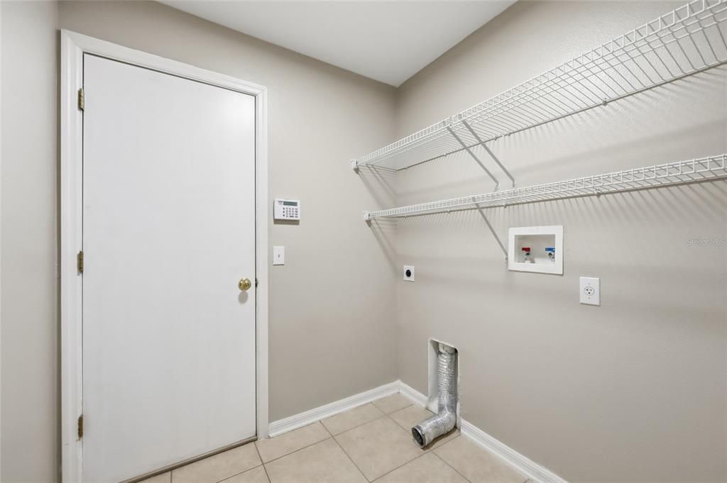 待售: $560,000 (4 贝兹, 2 浴室, 2256 平方英尺)