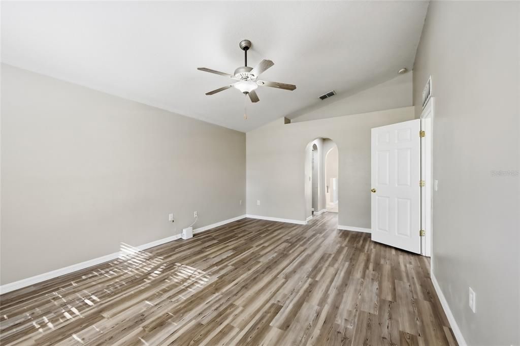 待售: $560,000 (4 贝兹, 2 浴室, 2256 平方英尺)