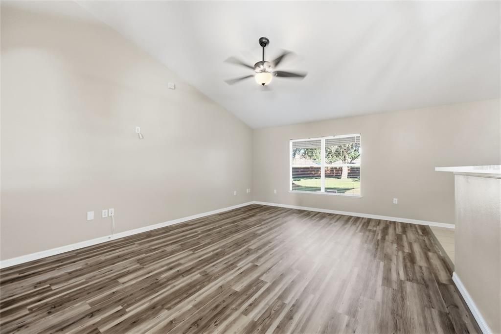 待售: $560,000 (4 贝兹, 2 浴室, 2256 平方英尺)