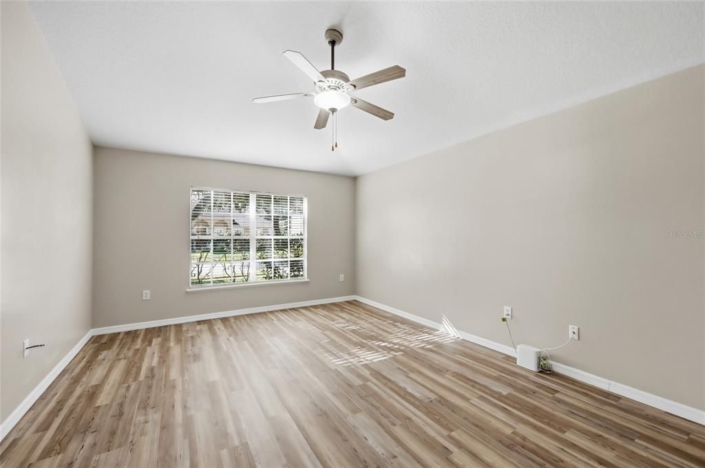 待售: $560,000 (4 贝兹, 2 浴室, 2256 平方英尺)