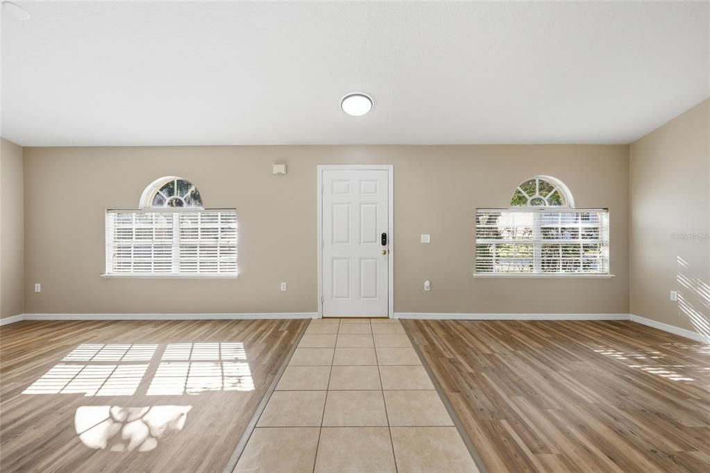 待售: $560,000 (4 贝兹, 2 浴室, 2256 平方英尺)