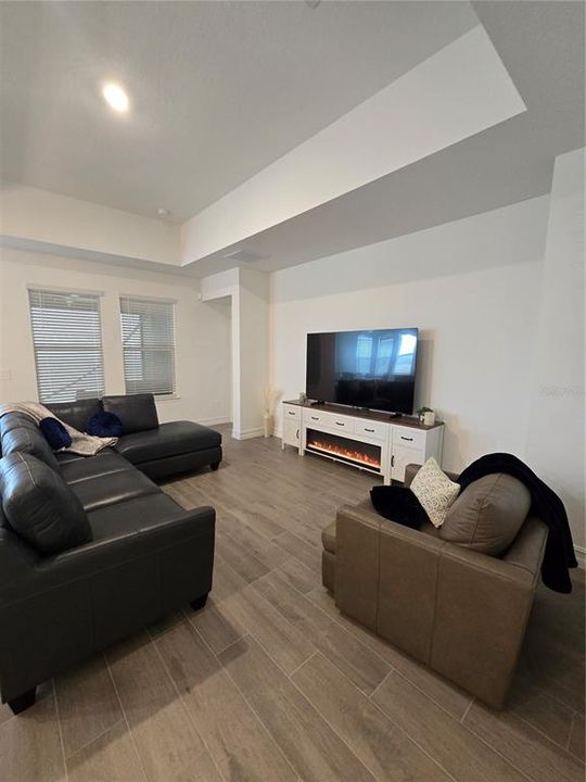 For Rent: $4,000 (3 beds, 3 baths, 2156 Square Feet)