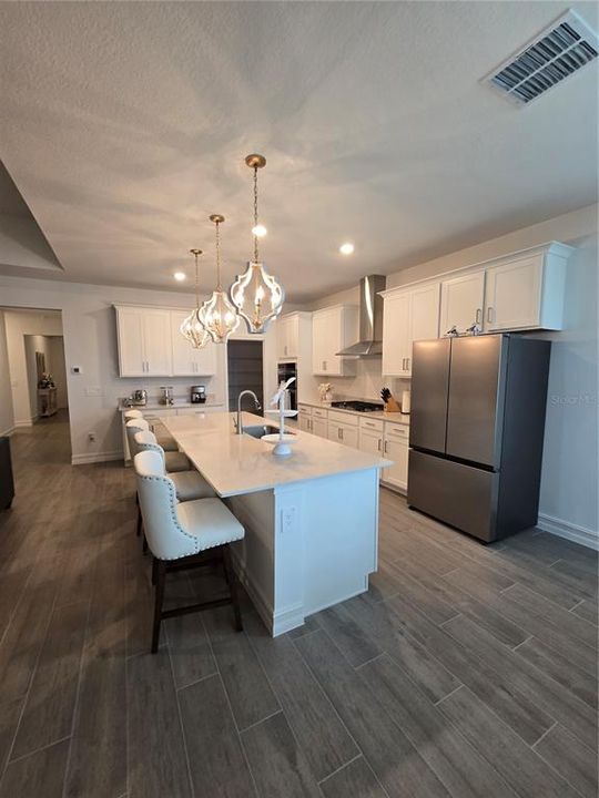 For Rent: $4,000 (3 beds, 3 baths, 2156 Square Feet)