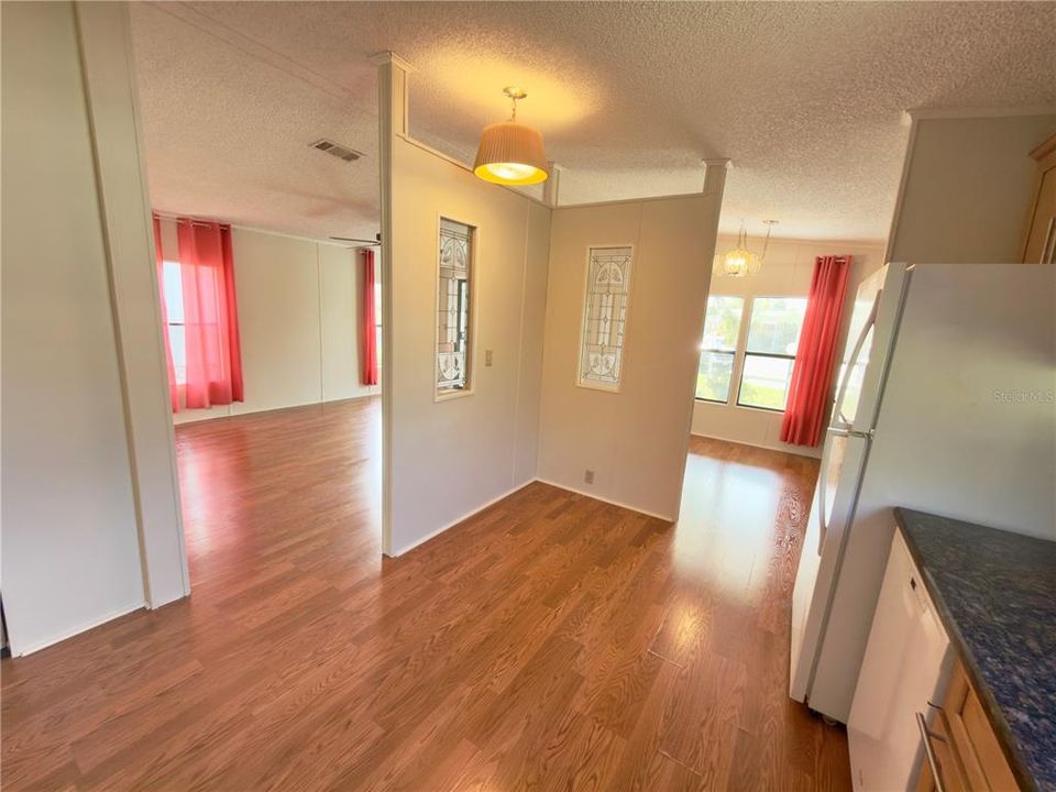 待售: $123,500 (2 贝兹, 2 浴室, 920 平方英尺)