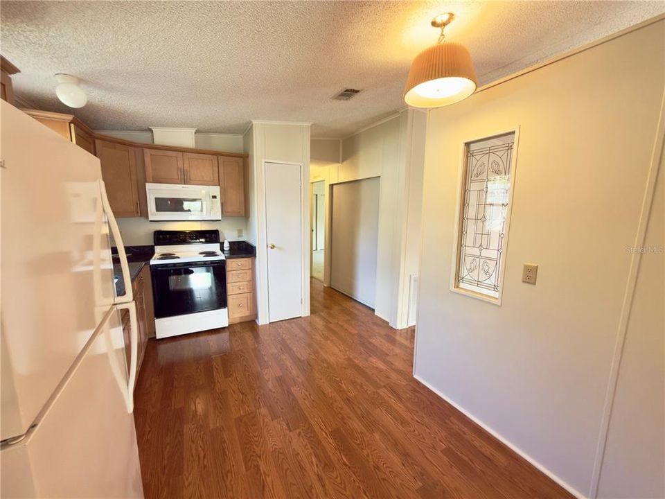 待售: $123,500 (2 贝兹, 2 浴室, 920 平方英尺)