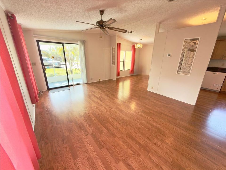 待售: $123,500 (2 贝兹, 2 浴室, 920 平方英尺)