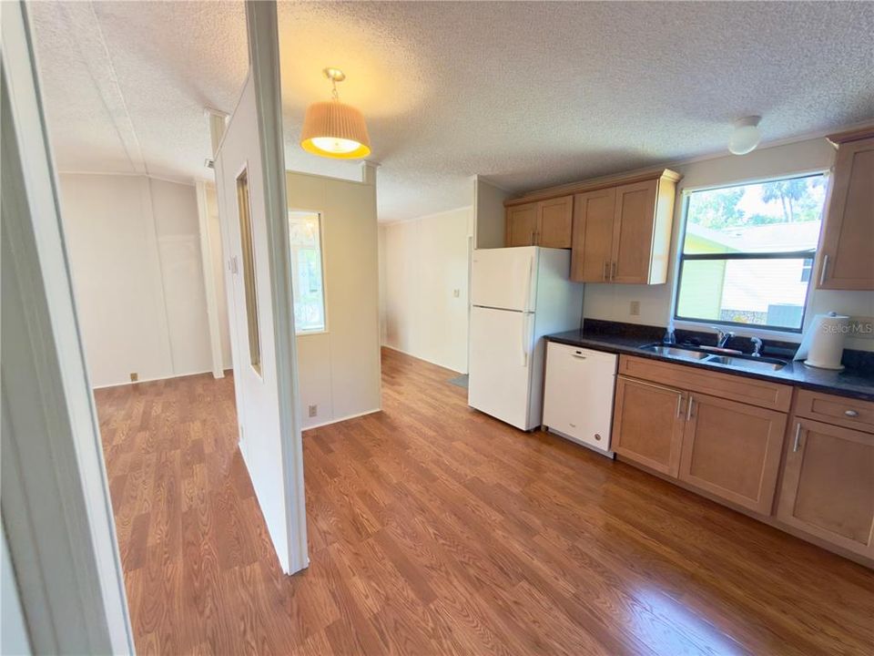 待售: $123,500 (2 贝兹, 2 浴室, 920 平方英尺)