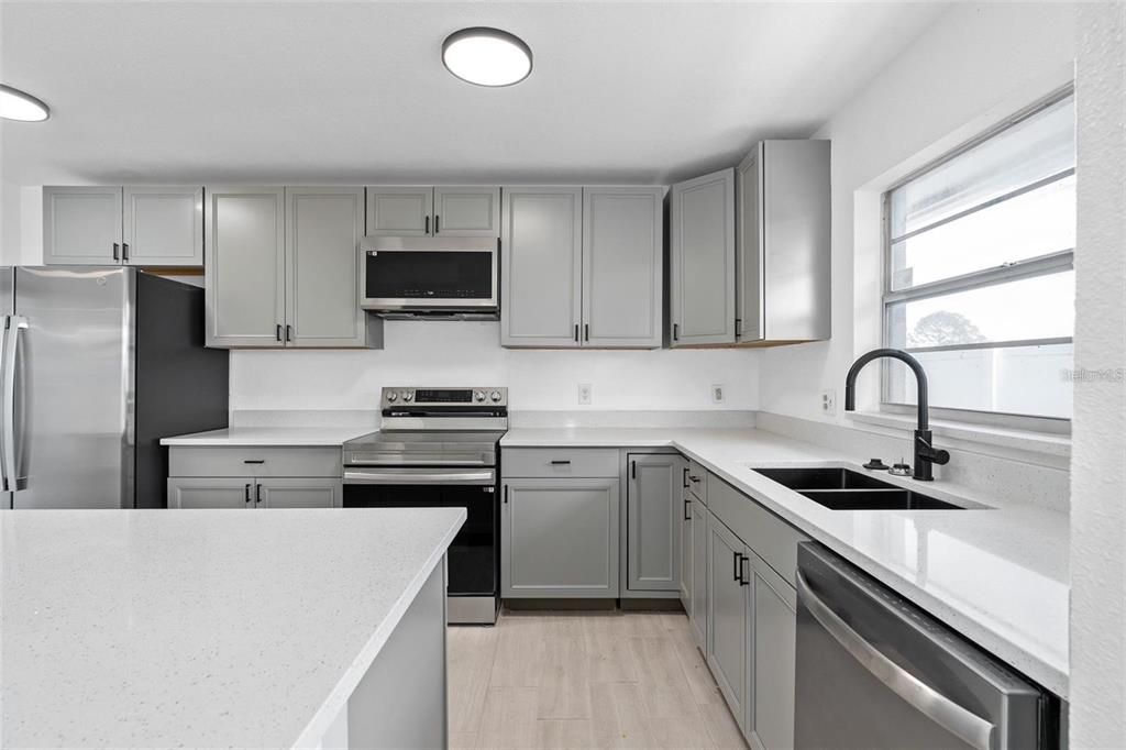 For Sale: $414,900 (3 beds, 2 baths, 1713 Square Feet)