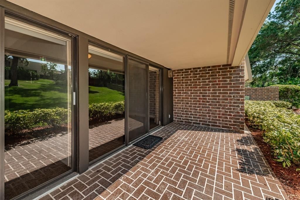 For Rent: $1,550 (1 beds, 1 baths, 610 Square Feet)