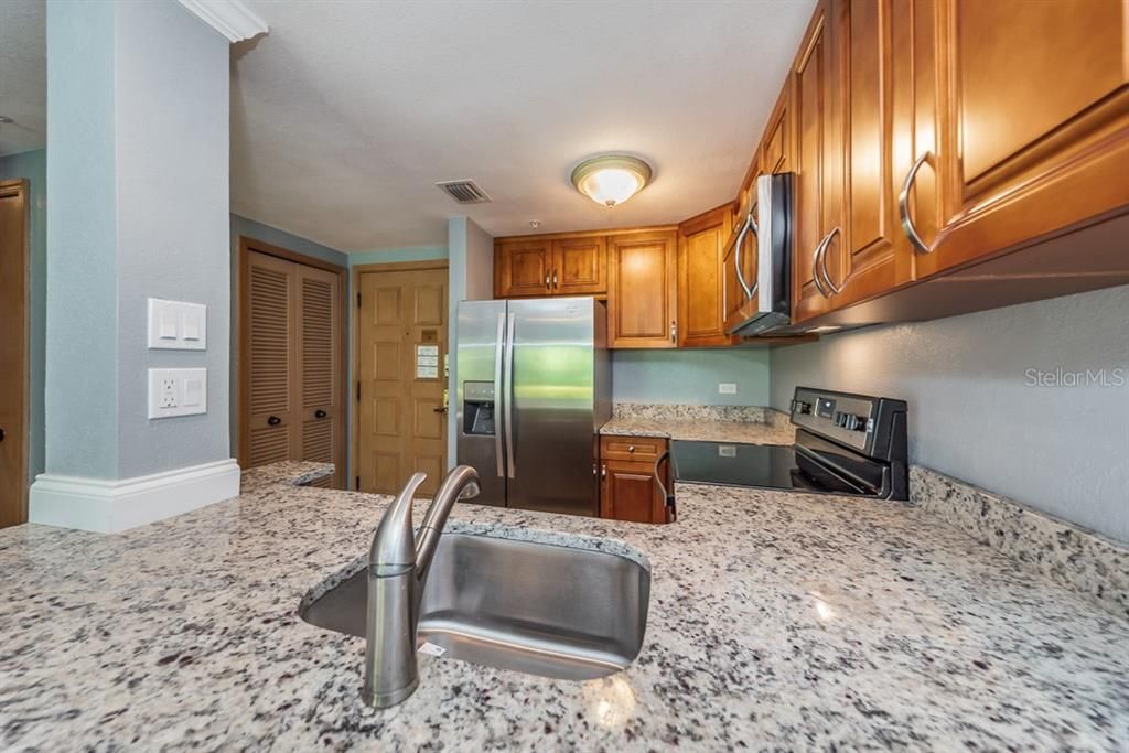 For Rent: $1,550 (1 beds, 1 baths, 610 Square Feet)