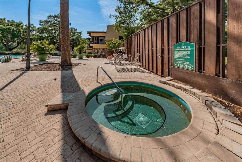 For Rent: $1,550 (1 beds, 1 baths, 610 Square Feet)