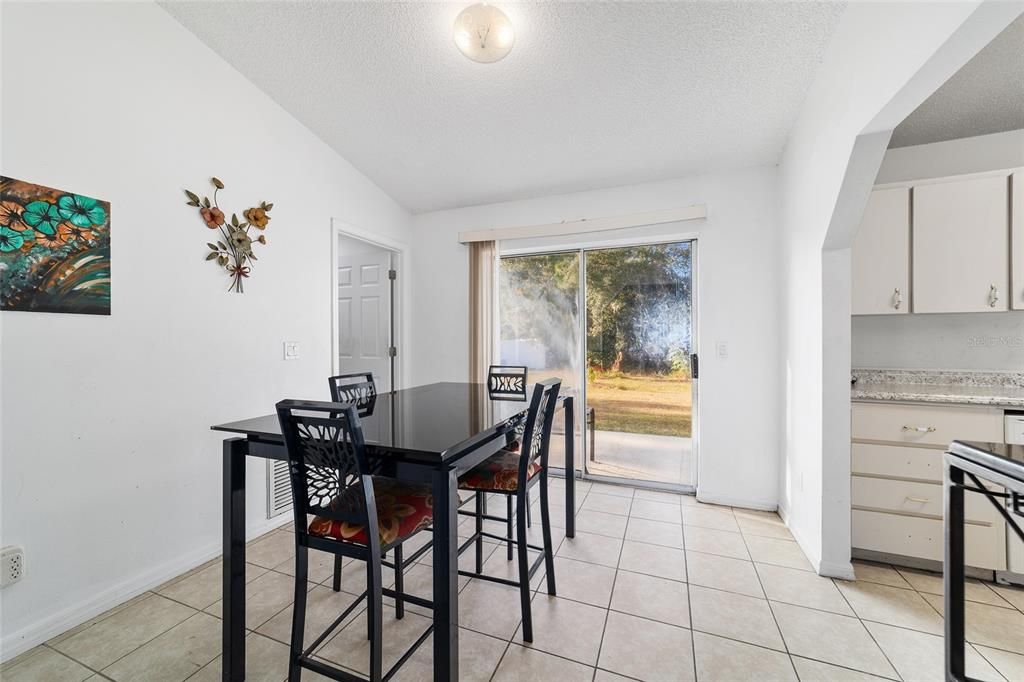 待售: $215,000 (3 贝兹, 2 浴室, 1254 平方英尺)