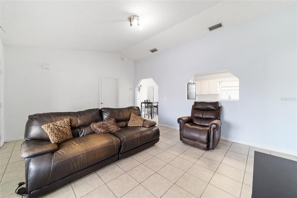 待售: $215,000 (3 贝兹, 2 浴室, 1254 平方英尺)