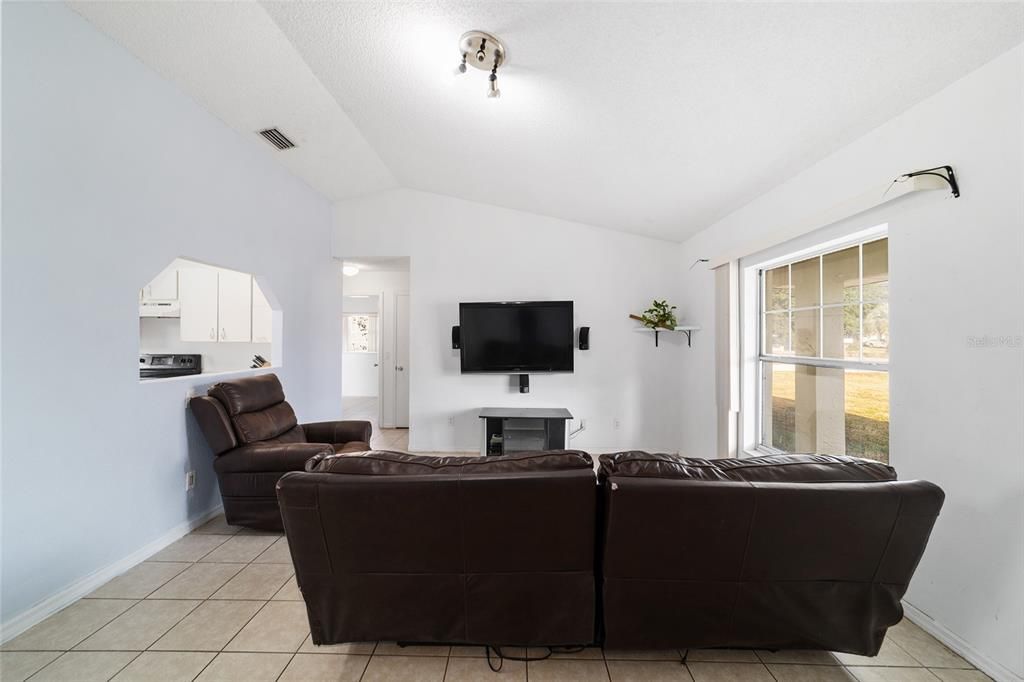 待售: $215,000 (3 贝兹, 2 浴室, 1254 平方英尺)