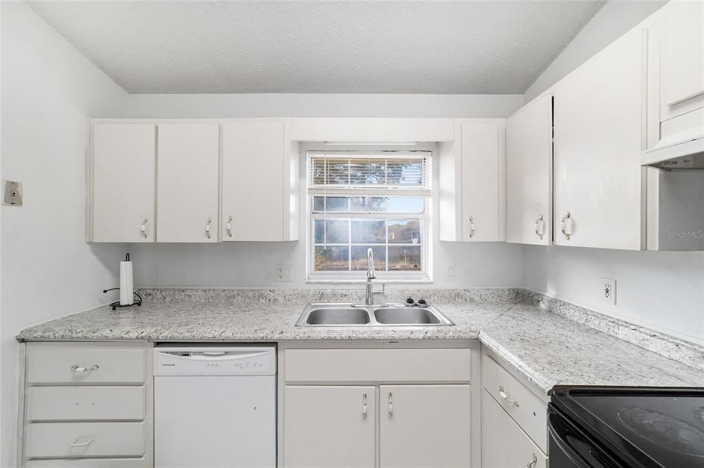 待售: $215,000 (3 贝兹, 2 浴室, 1254 平方英尺)