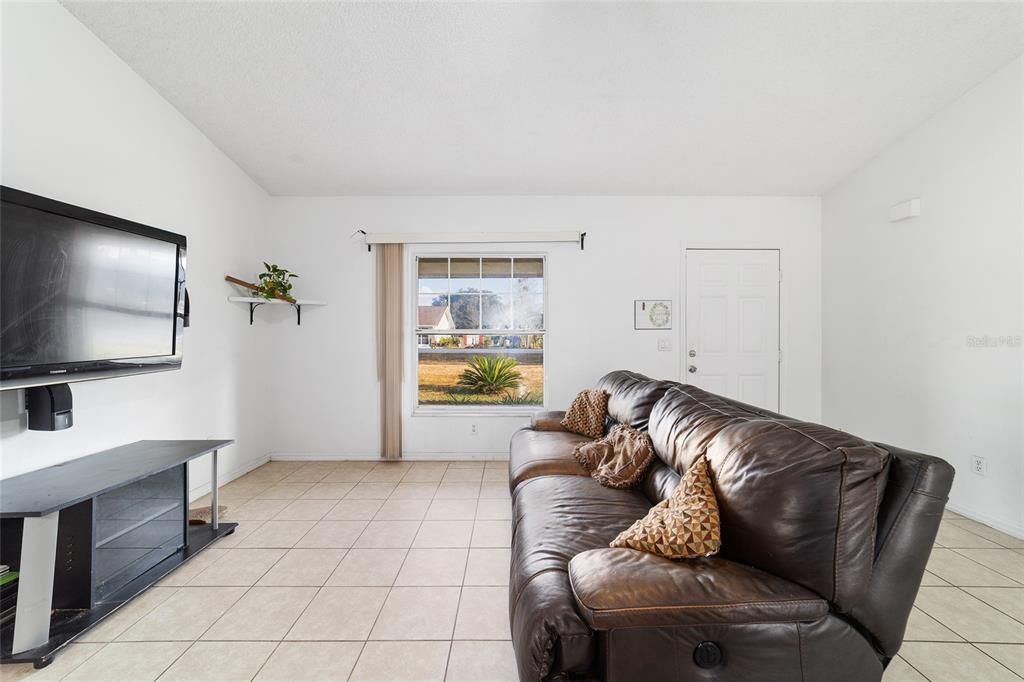 待售: $215,000 (3 贝兹, 2 浴室, 1254 平方英尺)