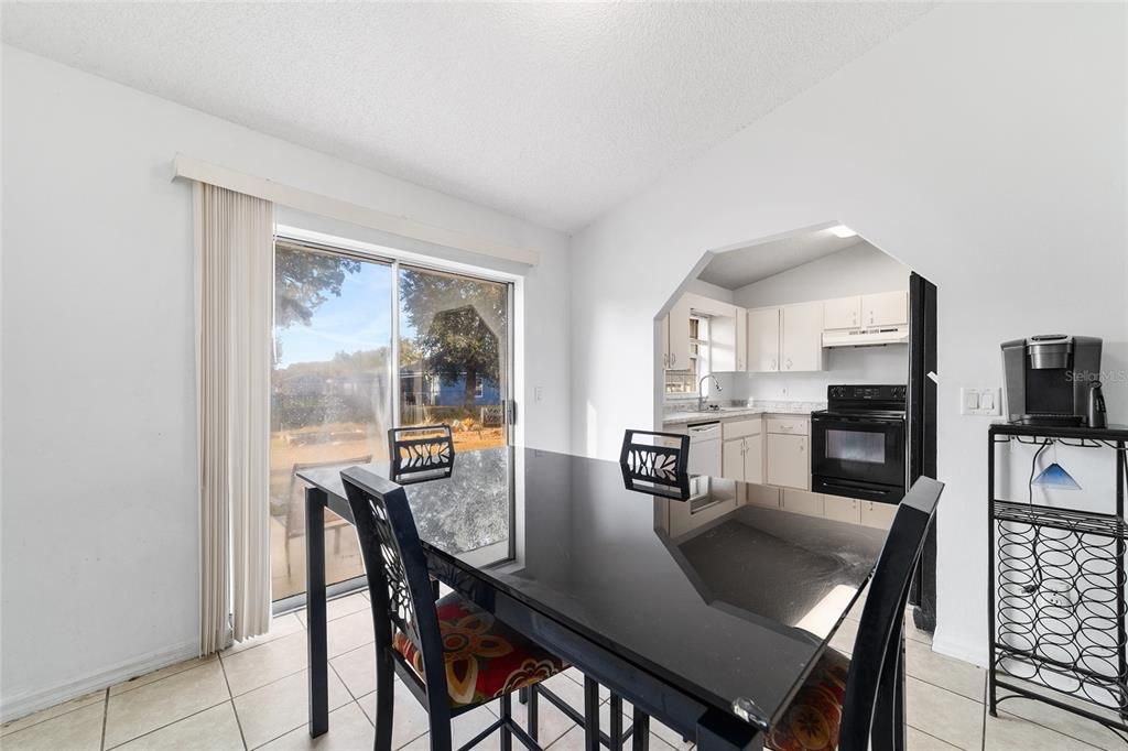 待售: $215,000 (3 贝兹, 2 浴室, 1254 平方英尺)