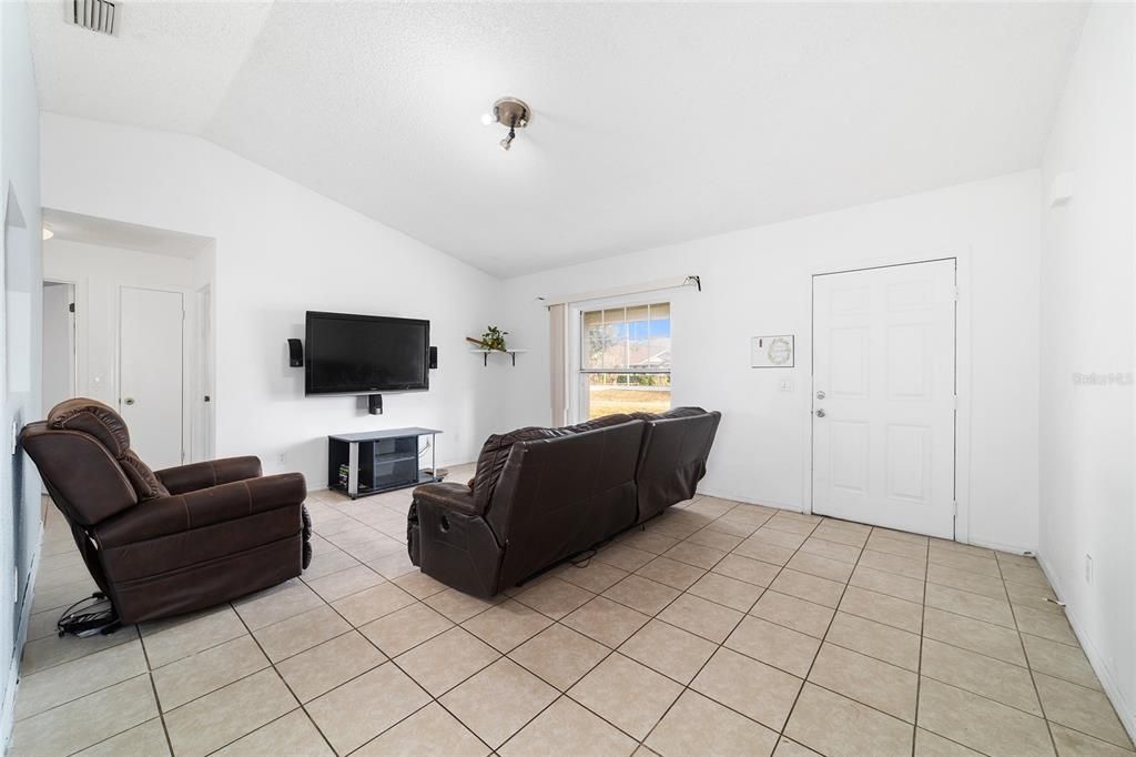 待售: $215,000 (3 贝兹, 2 浴室, 1254 平方英尺)