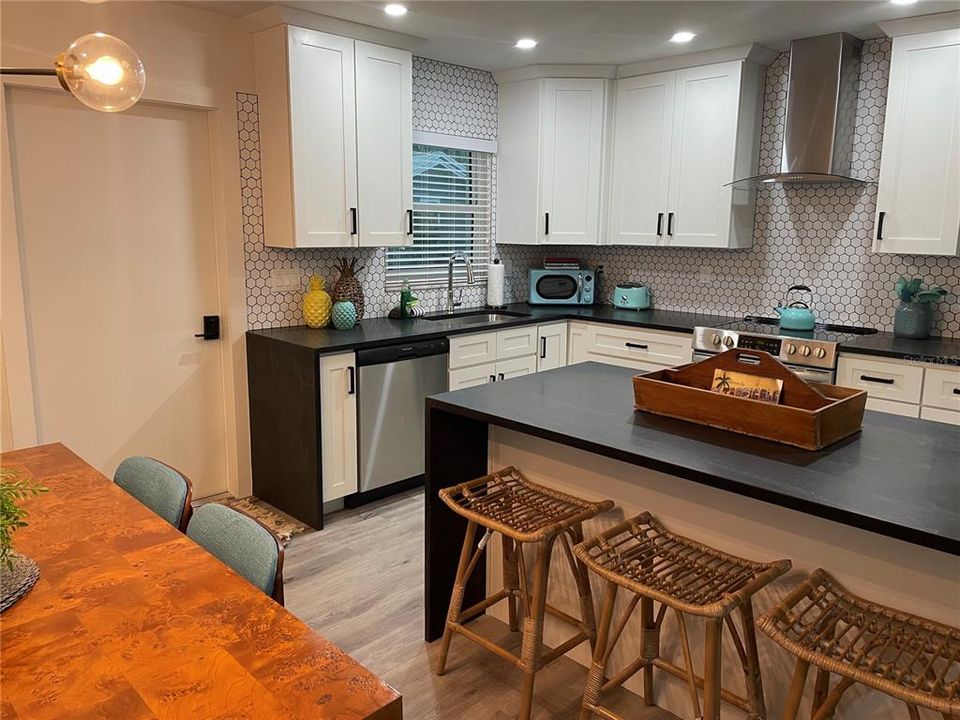 For Rent: $3,500 (3 beds, 2 baths, 1150 Square Feet)