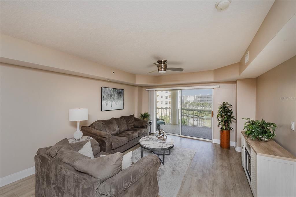 En Venta: $399,000 (2 camas, 2 baños, 1438 Pies cuadrados)