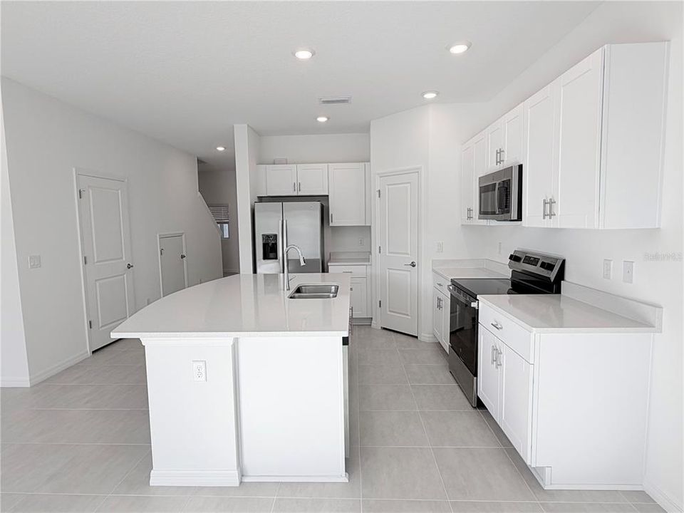 For Rent: $2,150 (3 beds, 2 baths, 1373 Square Feet)